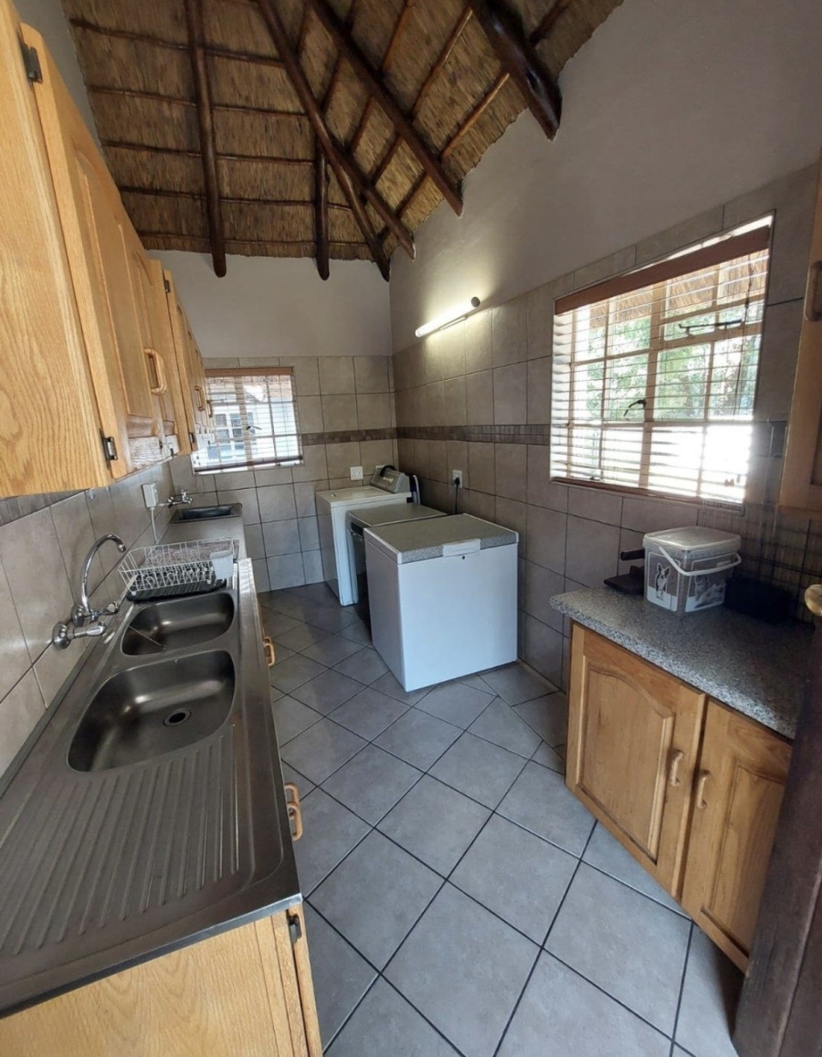 To Let 4 Bedroom Property for Rent in Flamwood North West